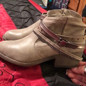 JellyPop Ladies Grey Booties! Never Worn